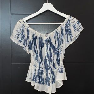 Guess off the shoulder crop